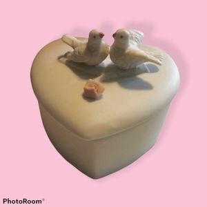 Doves trinket box by Mann